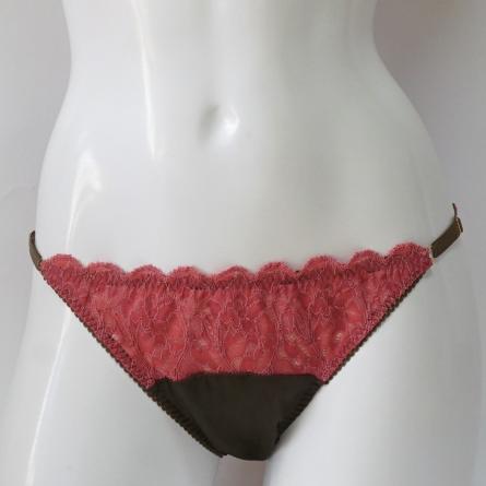 ストリングビキニ
ハンター