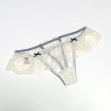 タンガ
クリーム