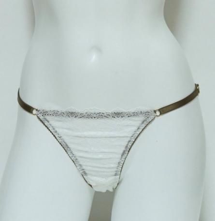 ストリングビキニ
朝靄(あさもや)