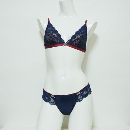 ノンワイヤーブラ
レクトゥールネイビー
M/L展開