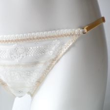 ストリングビキニ
クラシックオフ