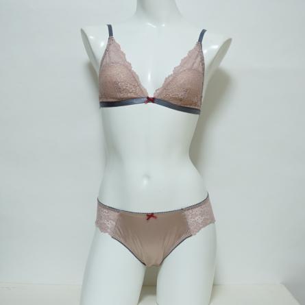 SET
ノンワイヤーブラキャネルベージュ
ML展開